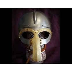 Helm Gjermundbu mit Maske aus Tjele
